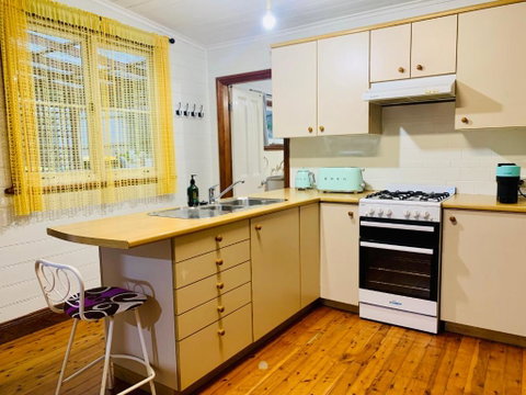 Quarryman Cottage @ 102 - Mackay Tourism 3