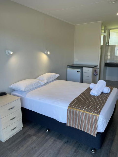 Queens Beach Hotel - Mackay Tourism 3
