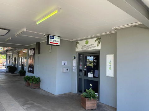 Queens Beach Hotel - Mackay Tourism 1