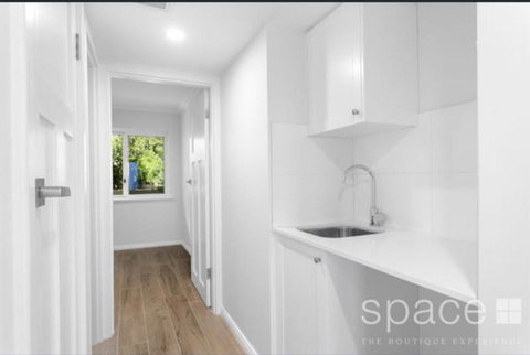 Quintessential Oceanview Apartment In Cottesloe - Mackay Tourism 0