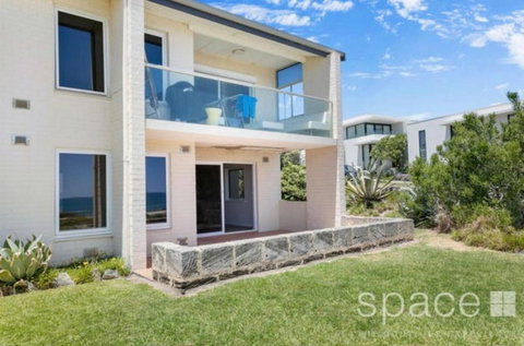 Quintessential Oceanview Apartment In Cottesloe - Mackay Tourism 3
