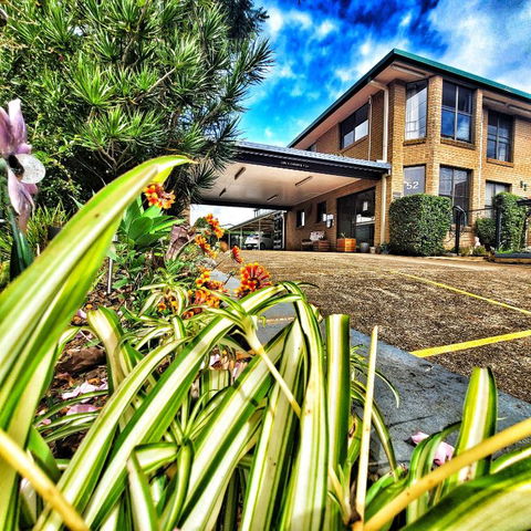 Raceview Motor Inn - Mackay Tourism 0