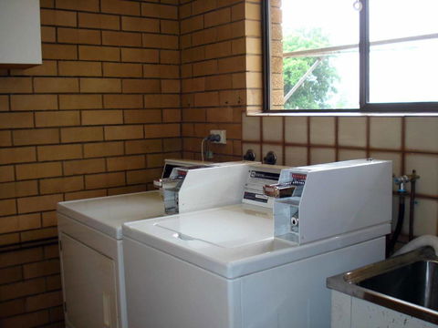 Raceview Motor Inn - Mackay Tourism 3