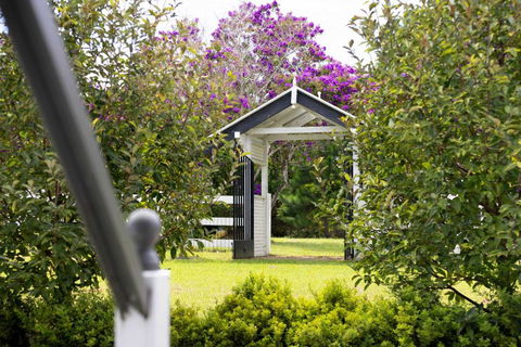 Rambling Roses - Mackay Tourism 1