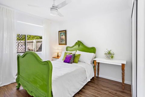 Raven Studio Griffin - Mackay Tourism 0
