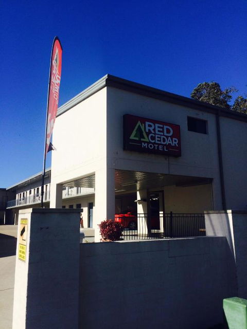 Red Cedar Motel - Mackay Tourism 0
