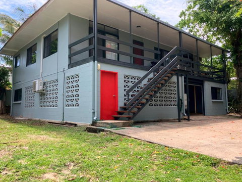 Red Door Cottage - Mackay Tourism 1