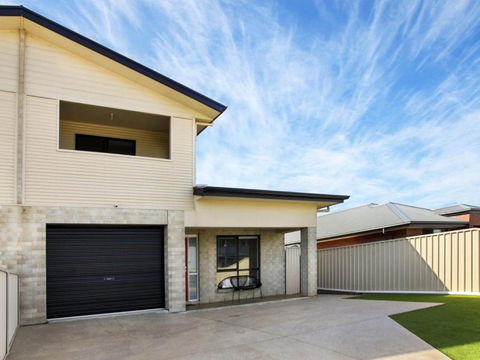 Red Door Retreat - Mackay Tourism 0
