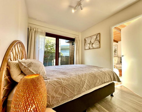 Private Access Retreat 1 Queen Bedroom W Stunning Pool And Ocean Views - Mackay Tourism 2