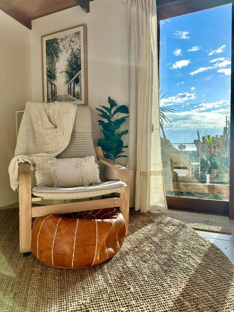 Private Access Retreat 1 Queen Bedroom W Stunning Pool And Ocean Views - Mackay Tourism 3