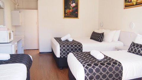 Queanbeyan Motel - Mackay Tourism 0