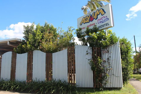 Asylum Cairns Hostel - Mackay Tourism 3