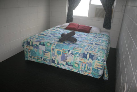 Asylum Cairns Hostel - Mackay Tourism 1