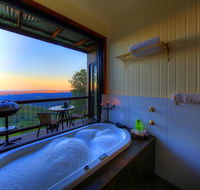 At Remingtons Private Cottages  Lodge - Mackay Tourism