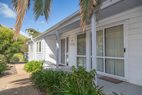 At The Beach - 54 Elizabeth Crescent - Mackay Tourism 3