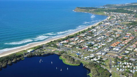 At The Beach - Lennox Head - Mackay Tourism 2
