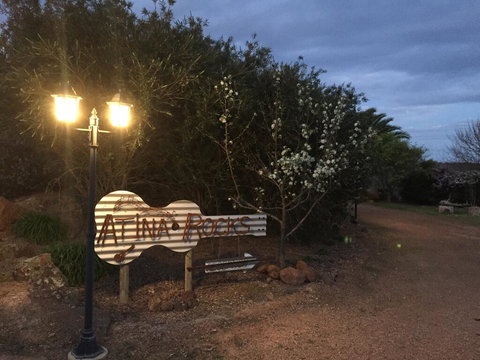Atina Rocks Country Homestead - Mackay Tourism 2