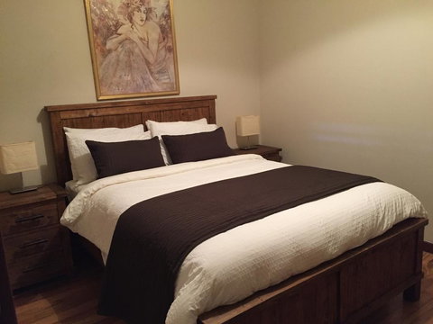 Atina Rocks Country Homestead - Mackay Tourism 3