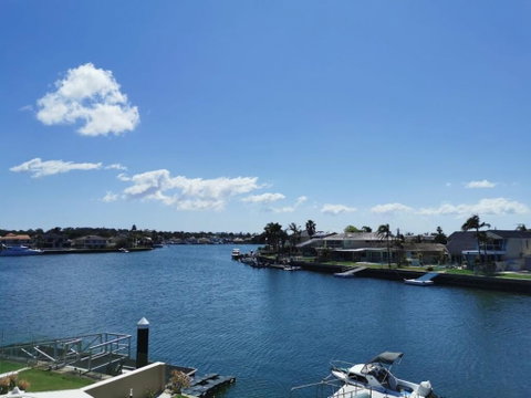 Attached Self Service Waterfront Whole Villa - Sydney - Mackay Tourism 0
