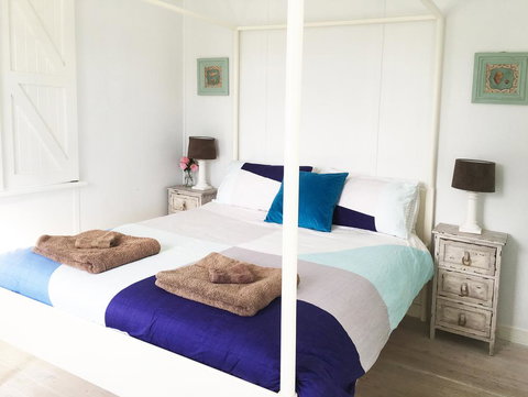 Aurora Beachfront Cottage - Mackay Tourism 1