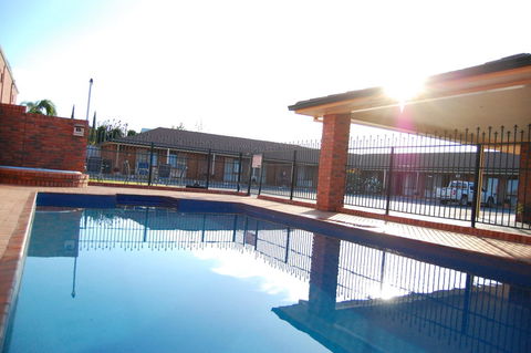 Australian Settlers Motor Inn - Mackay Tourism 1