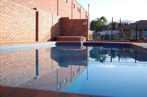 Australian Settlers Motor Inn - Mackay Tourism 0