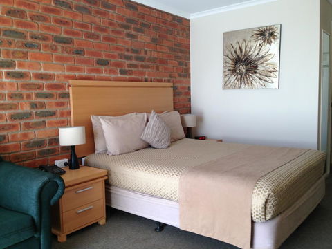 Australian Settlers Motor Inn - Mackay Tourism 3