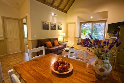 Autumn Abode Cottages - Mackay Tourism 0