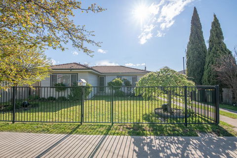 Autumn St - Trendy East Orange - Near CBD - Mackay Tourism 0