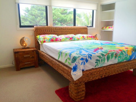 Award Winning Beach Front Retreat - Mackay Tourism 1