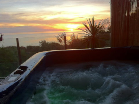 Award Winning Beach Front Retreat - Mackay Tourism 0
