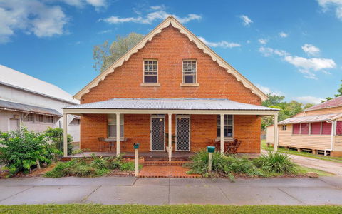 Azile 1875 Heritage Victorian Duplex - Mackay Tourism 3