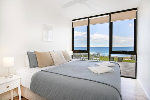 Azure Absolute Beachfront - Pet Friendly - Mackay Tourism 3