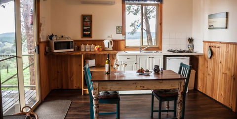 Balingup Heights Hilltop Forest Cottages - Mackay Tourism 3