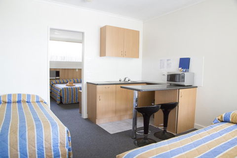 Bamboo Motor Inn - Mackay Tourism 0