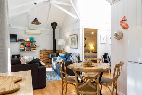 Bandalong Cottages - Mackay Tourism 0