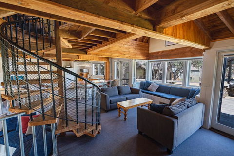 Banjo's Chalet, Alpine-getaways - Mackay Tourism 3