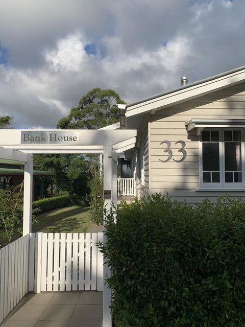 Bank House Tamborine Mountain - Mackay Tourism 1