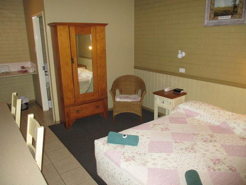 Barcaldine Country Motor Inn - Mackay Tourism 1