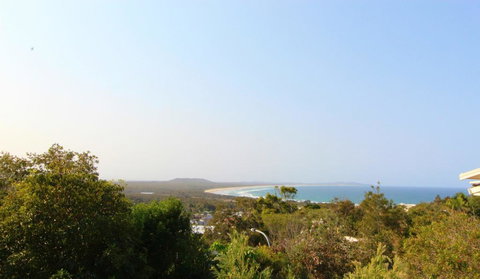 Barefoot, 32 Skyline Crescent, Crescent Head - Mackay Tourism 0