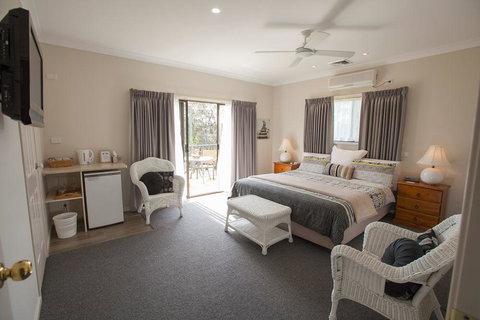 Batemans Bay Manor - Bed And Breakfast - Mackay Tourism 0