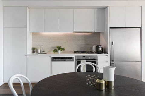 Beach Apartment Port Melbourne - Mackay Tourism 1