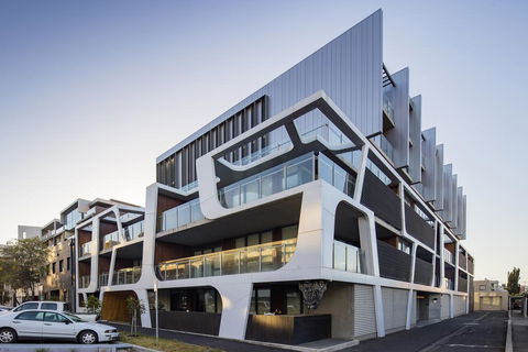 Beach Apartment Port Melbourne - Mackay Tourism 3