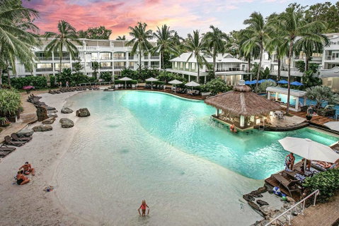 Beach Club Palm Cove - Mackay Tourism 0