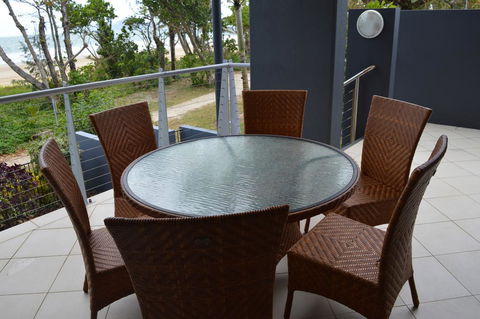 Beach House Apartment 1 - Mackay Tourism 3