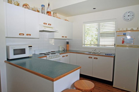 Beach Shack On The Lagoon - Mackay Tourism 3