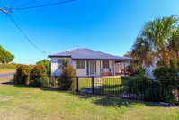 Beach Side Cottage At Blacksmiths