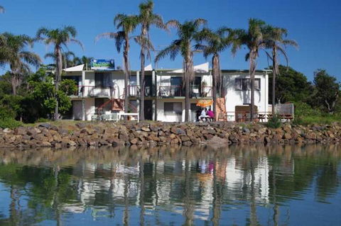 Beachfront 1, 25 Willow Street - Mackay Tourism 0