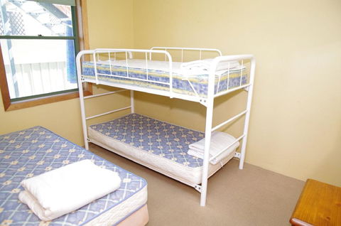 Beachfront 1, 25 Willow Street - Mackay Tourism 1