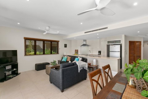 Beachfront Apartment With Ocean Views - Mackay Tourism 3